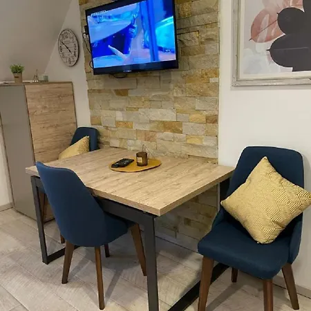 Lola Milmari & Hill 카파오닉