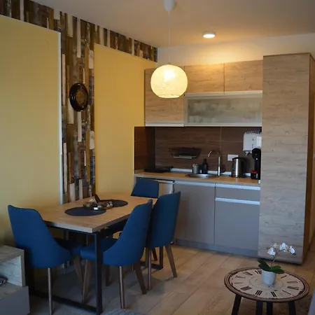 Apartamento Lola Milmari & Hill *