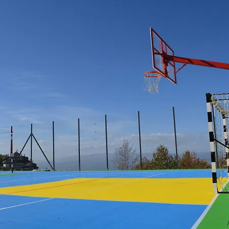 Lola Milmari & Hill *