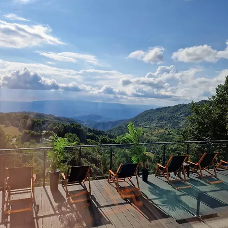 Lola Milmari & Hill Apartamento *