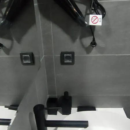 Lola Milmari & Hill *