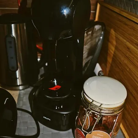 Lola Milmari & Hill *