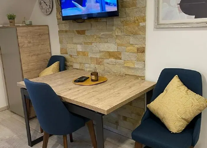 Lola Milmari & Hill كوباونيك