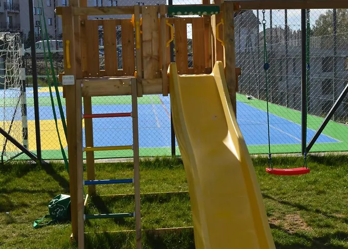 Lola Milmari & Hill كوباونيك