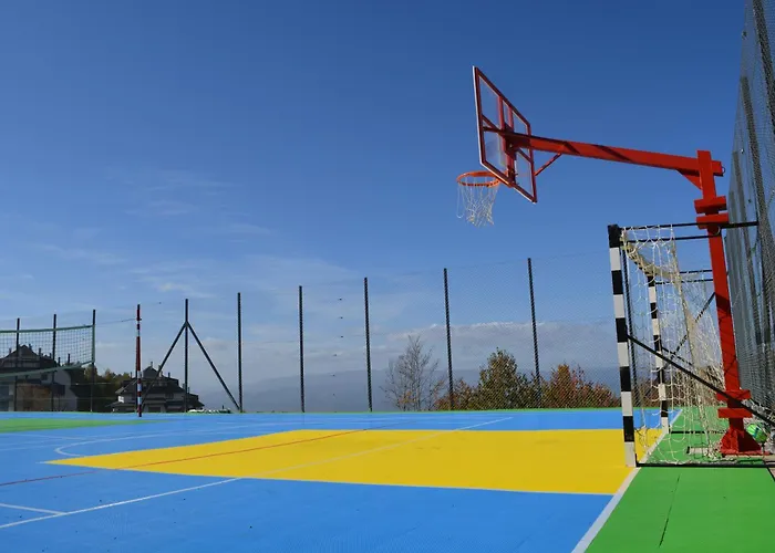 Lola Milmari & Hill *