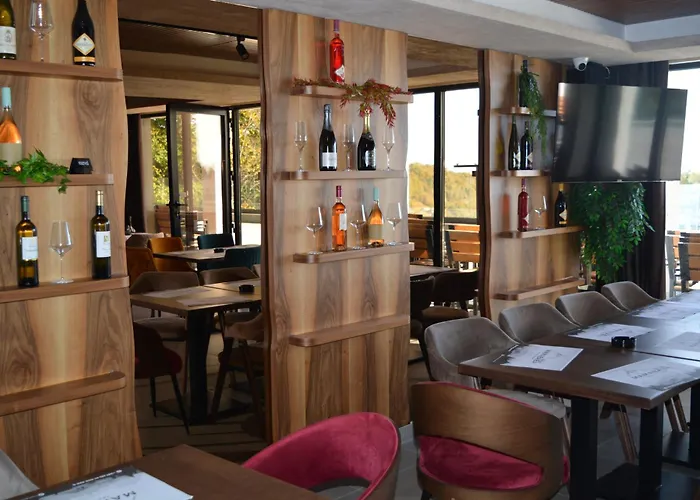 Lola Milmari & Hill كوباونيك