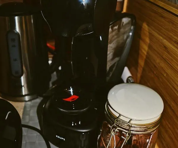 Lola Milmari & Hill *